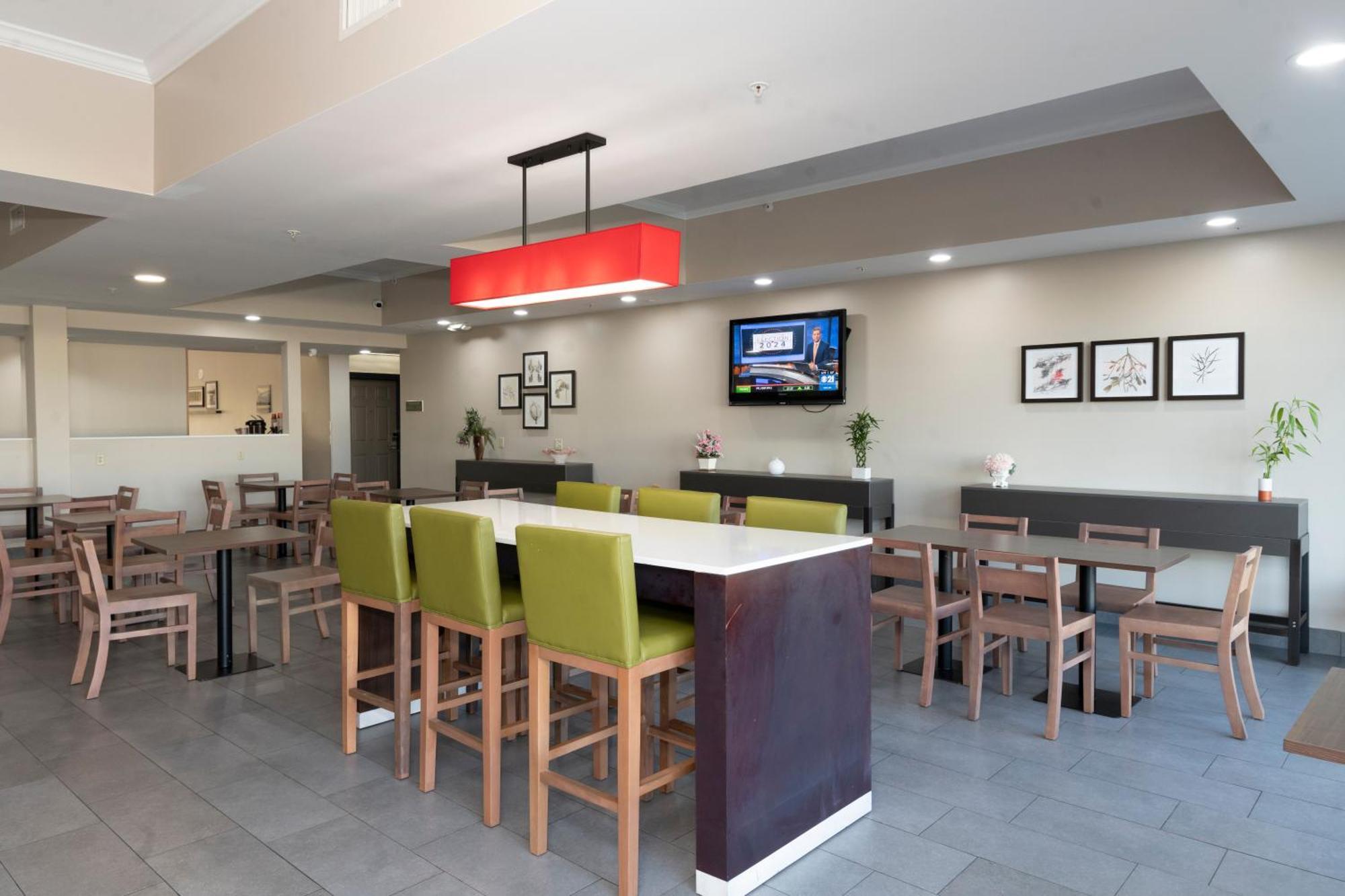 Country & By Radisson, - Hershey West, Pa 3*