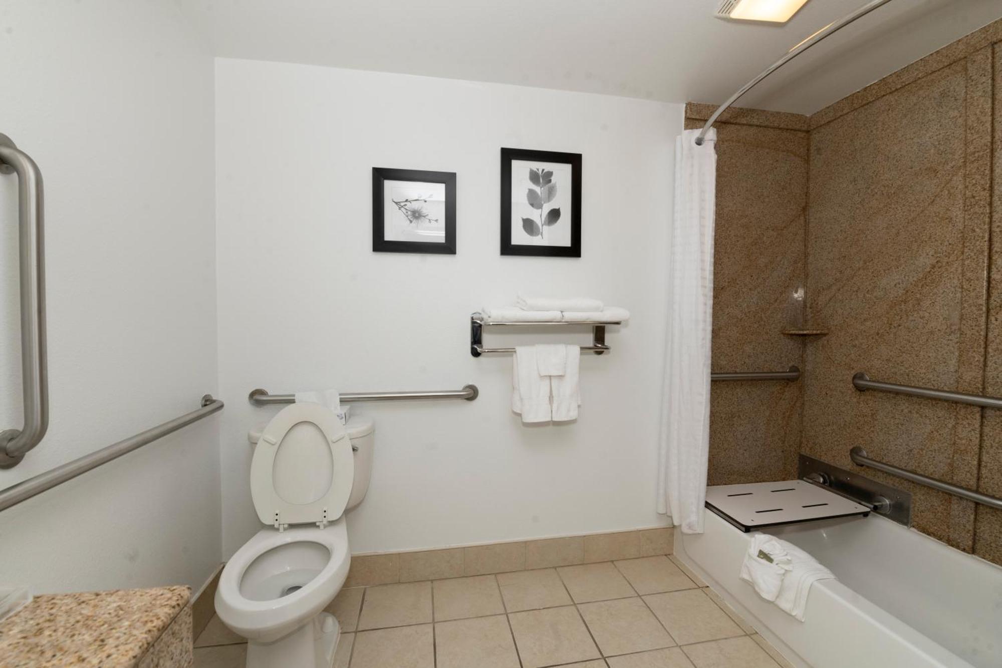 Country & By Radisson, - Hershey West, Pa 3* Harrisburg